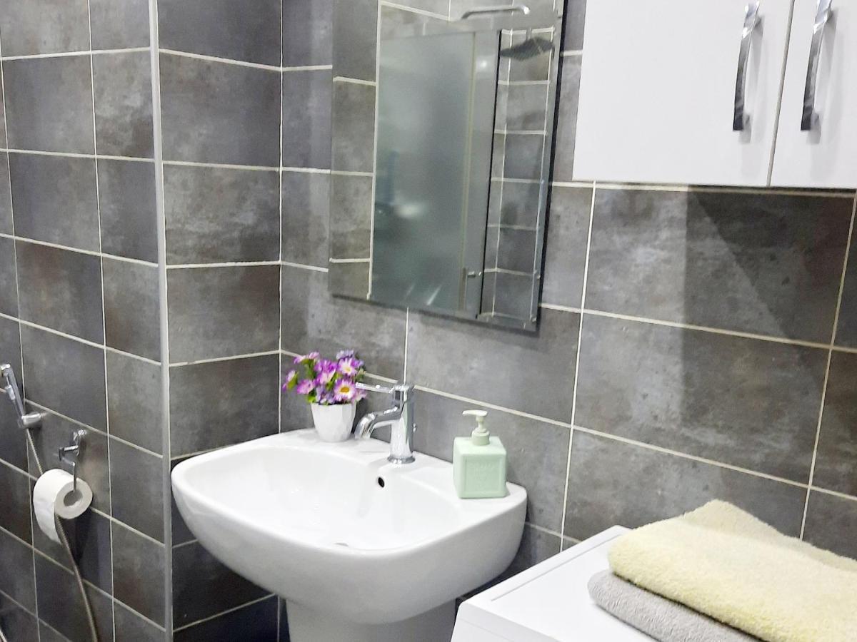 - Axis Palace Saburtalo